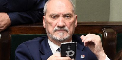 Macierewicz ma kłopot. Co zrobi Kaczyński?