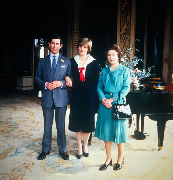 Książę Karol, Diana Spencer, Elżbieta II