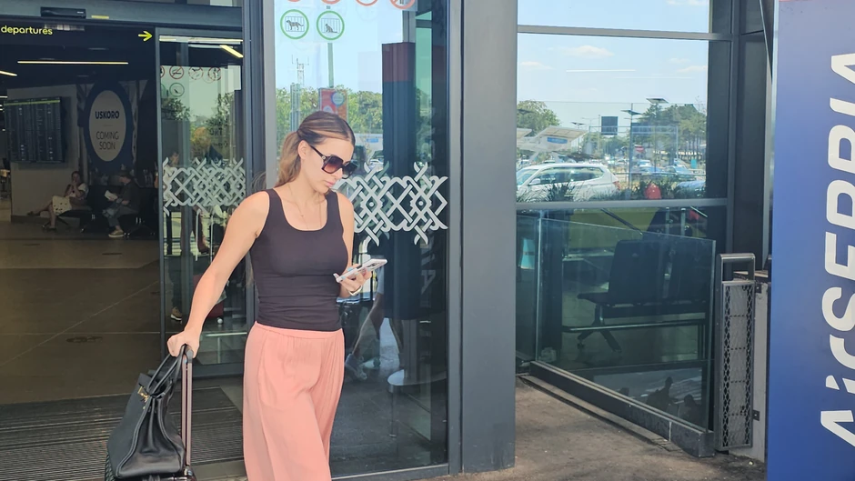 Anastasija Ražnatović na aerodromu