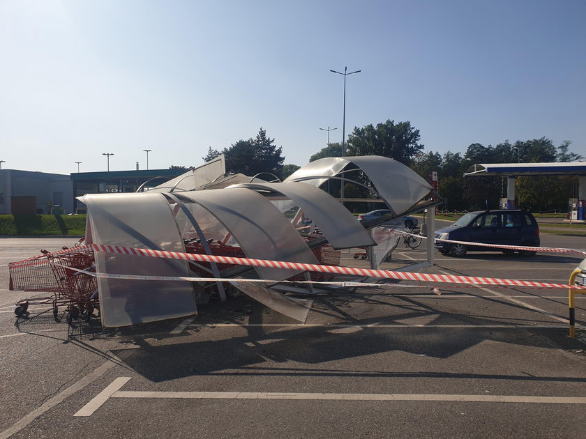 Chciała sobie przypomnieć, jak się prowadzi auto, a... zdemolowała parking