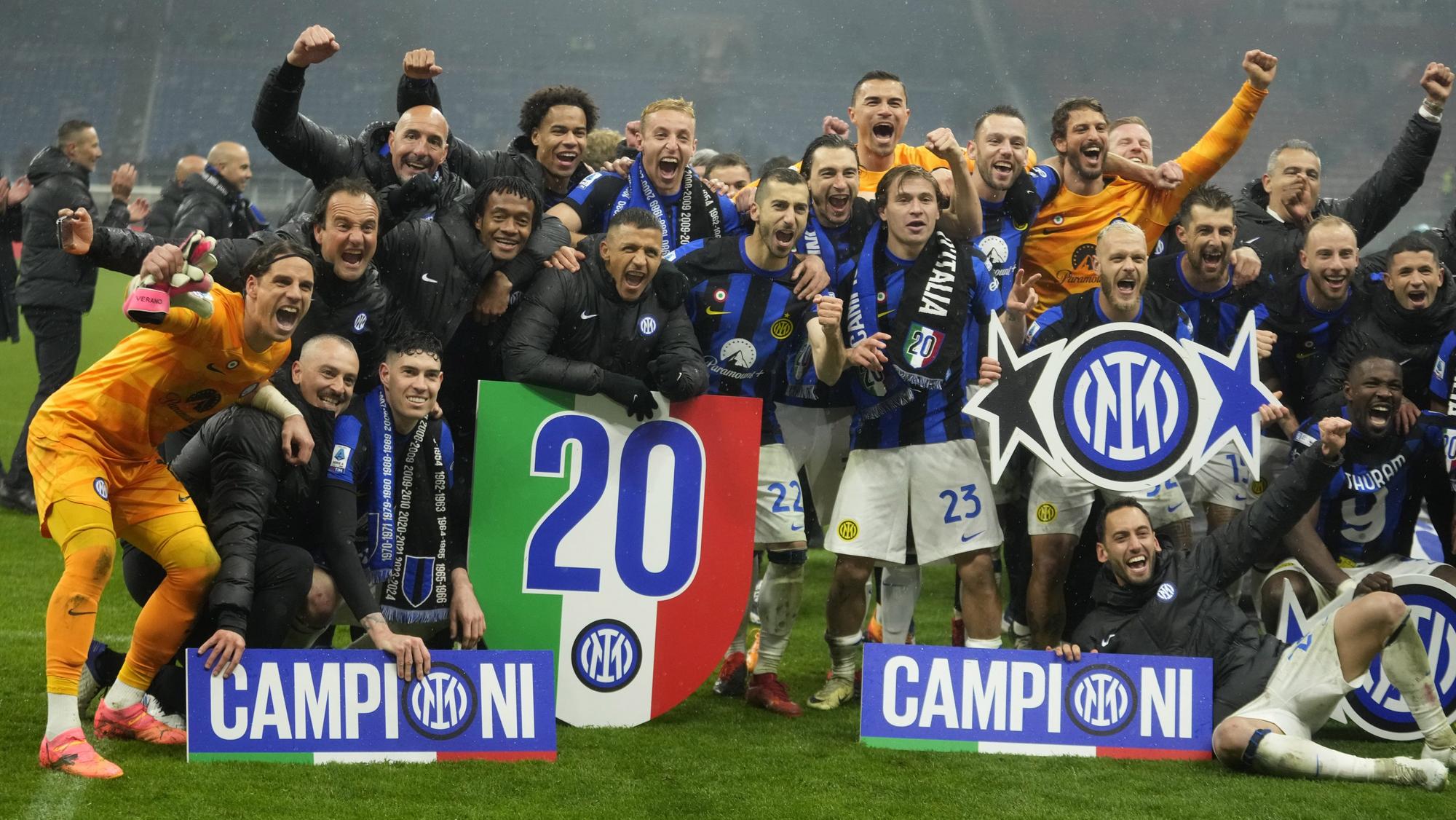 Futbalisti Interu Miláno spečatili v pondelňajšom „derby della Madonnina“ zisk jubilejného 20. titulu v histórii Serie A.