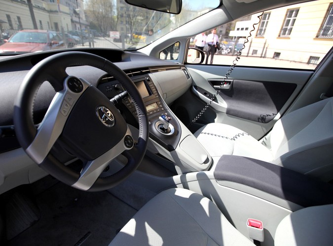 Hybrydowa Toyota na silniku elektrycznym przejedzie 20 km