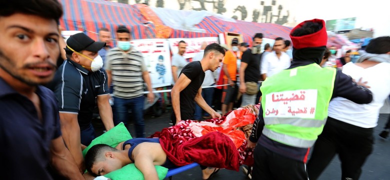 Protesty w Bagdadzie. Demonstranci okupują most w centrum miasta