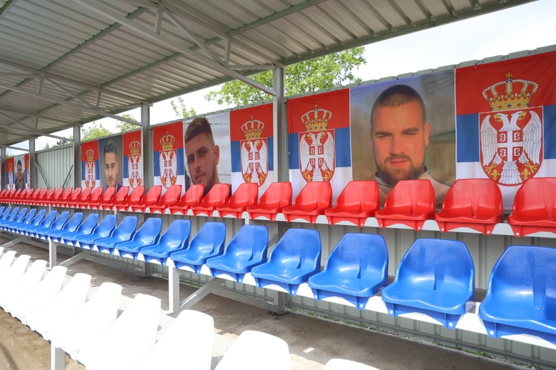 Na tribinama fotografije ubijenih mladića 
