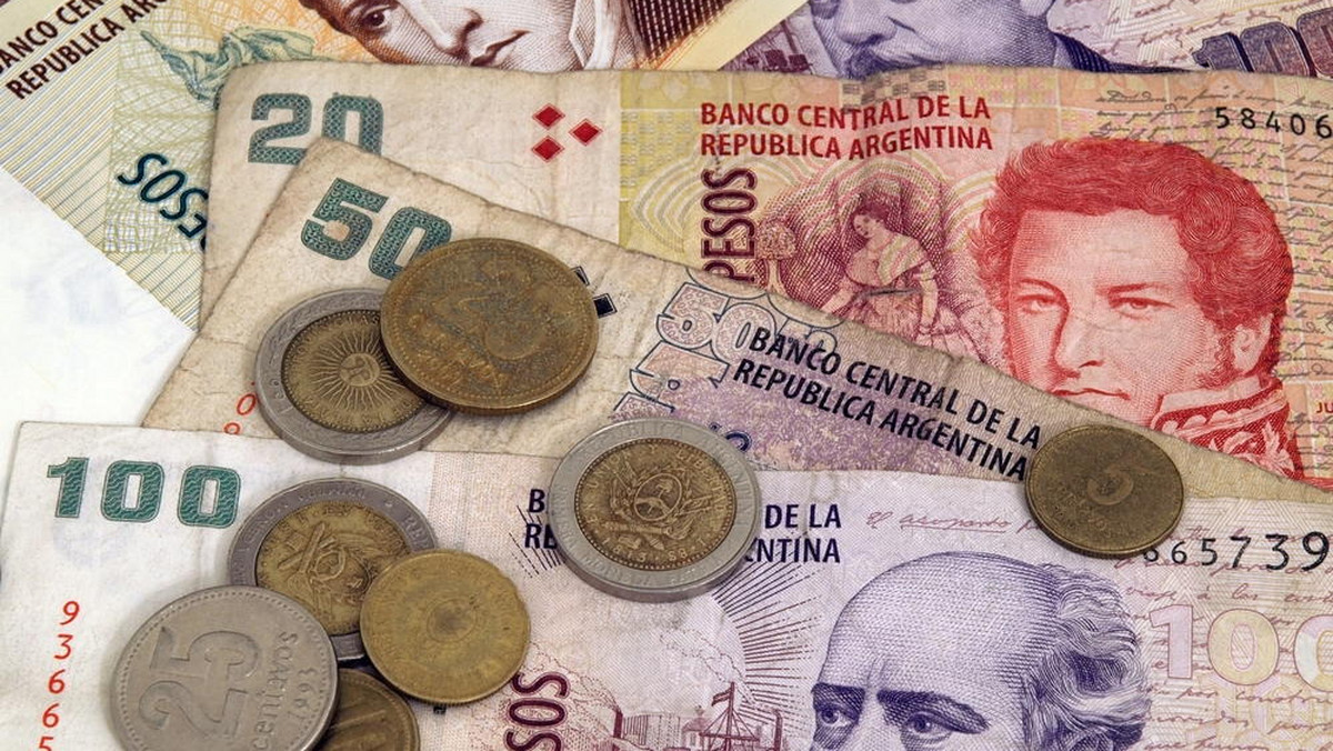 W najmniej odpowiedniej dla prezydent Cristiny Fernandez de Kirchner chwili, argentyńska dziura budżetowa jest najpoważniejsza od 2001 roku, kraj stara się bronić przed wierzycielami, a rezerwy walutowe gwałtownie się kurczą.