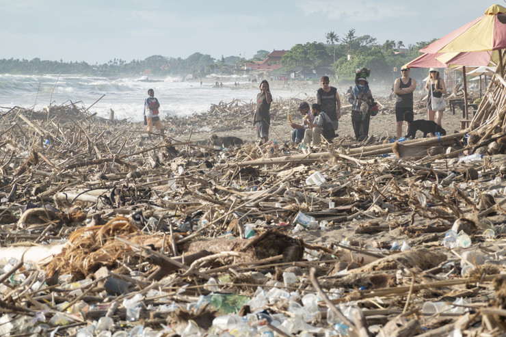 Plastični otpad u decembru 2021. na Baliju, Indonezija