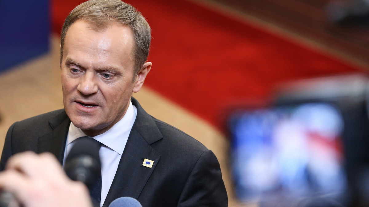 Premier Donald Tusk zapytany w niedzielę przez dziennikarzy, gdzie będzie odkładał pieniądze na emeryturę, czy w ZUS czy w OFE, odpowiedział, że wybrał ZUS, gdyż ma dużo większe zaufanie do Zakładu.