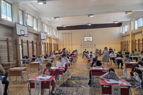 ČOKOLADA, GRAMI, PROCENTI I DVE NEPOZNATE "Trebalo je duže razmišljati": Osmaci se namučili sa 18, 19. i 20. zadatkom, ali im matematika bila lakša od srpskog jezika