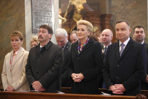 Prezydent Andrzej Duda z żoną Agatą Kornhauser-Dudą oraz prezydent Węgier Janos Ader z żoną Anitą Herczegh