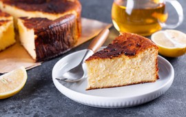 sernik-na-wielkanoc-kremowy-rowny-i-bez-pekniec