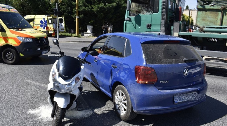 Figyelmetlen autós okozott balesetet Győrben, a vétlen motoros súlyosan megsérült /Fotó: police.hu