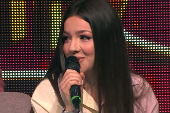Večeras je finale Zvezda Granda, a o njenoj DISKVALIFIKACIJI JE BRUJALA CELA Srbija: Danas je prava lepotica, a tek da joj vidite DEKOLTE: Upisala i težak fakultet