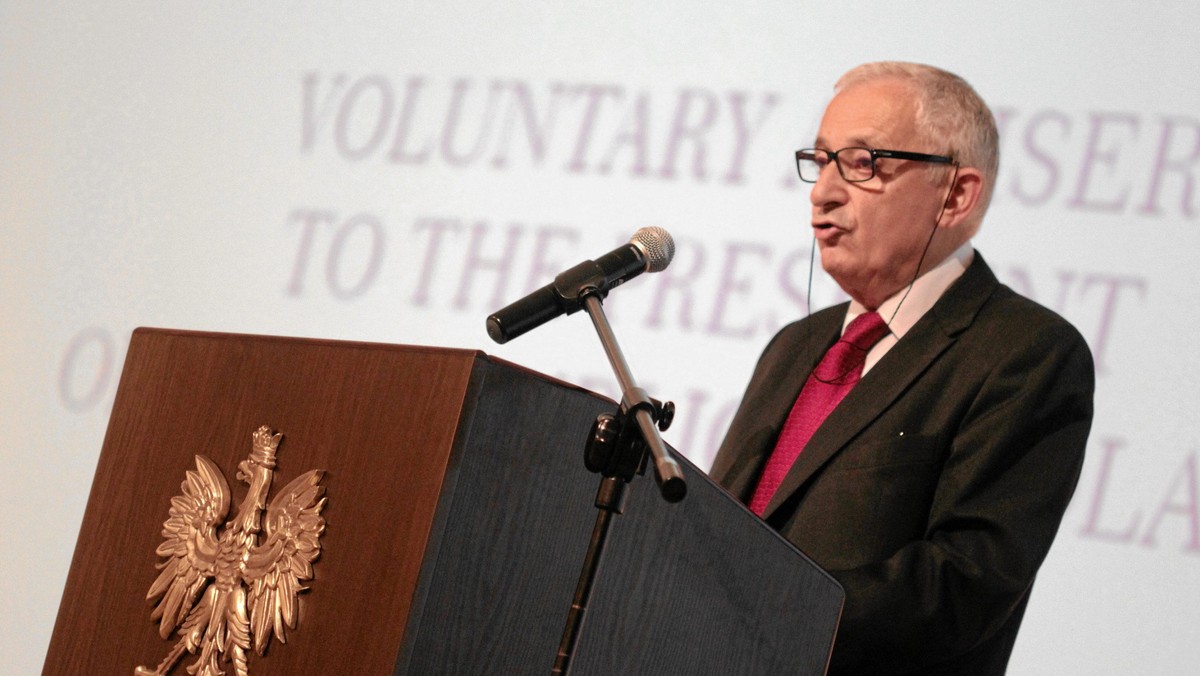 Prezydent Bronisław Komorowski zamierza w piątek o godz. 12 powołać prof. Jerzego Osiatyńskiego na członka Rady Polityki Pieniężnej – powiedział PAP minister w Kancelarii Prezydenta Olgierd Dziekoński.