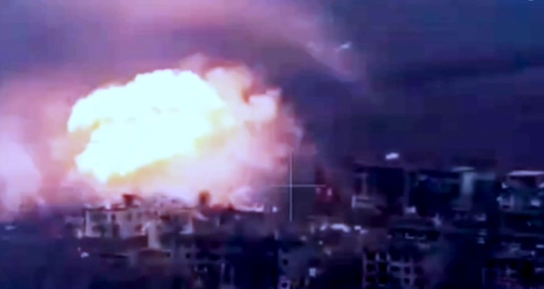 Potężne bomby spadają na Mirnograd i w nocy