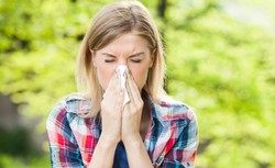 Uwaga alergicy! Nieżyt nosa dużo częściej pierwszym objawem COVID-19