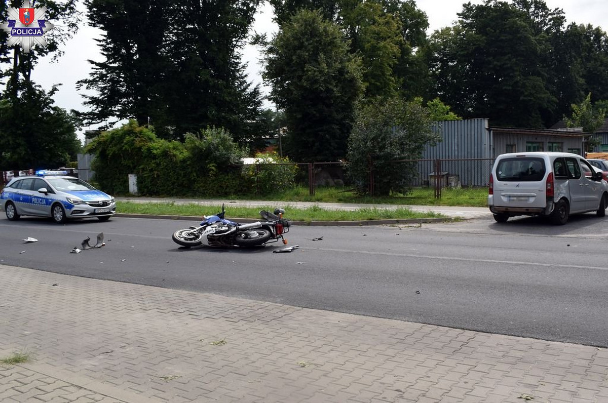 40-letni motocyklista potrącony przez osobówkę w Zamościu. Został poważnie ranny