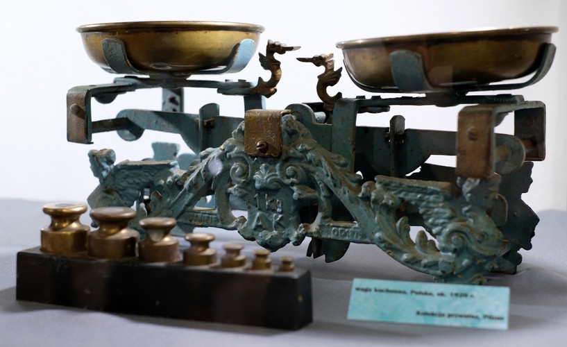 AKCESORIA DAWNEJ PERFEKCYJNEJ PANI DOMU