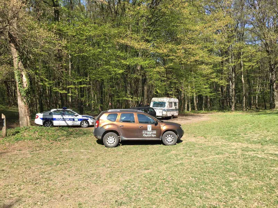 Uprkos zabrani posetioci okuširali Frušku goru