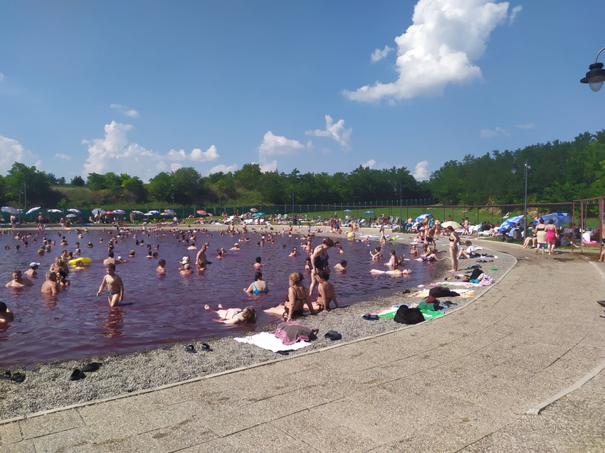 Pola sata po otvaranju banjskog kompleksa, jezerce je već puno ljudi