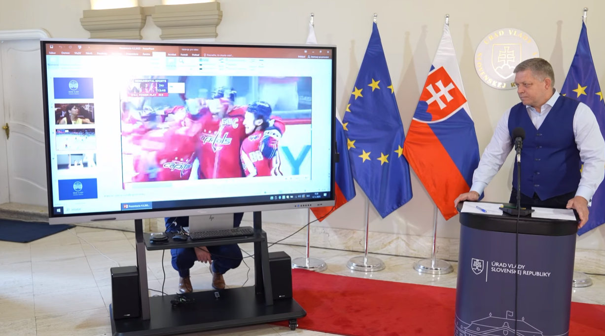 Fico na tlačovke púšťal videá - malo ísť o rôzne druhy umenia.