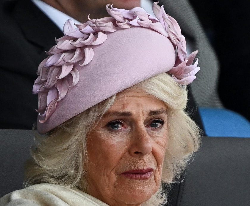 Królowa Camilla miała zaszklone oczy.