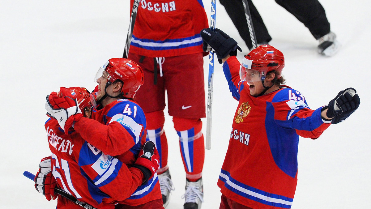 W ćwierćfinałowym meczu mistrzostw świata w hokeju na lodzie Rosjanie pewnie pokonali Kanadyjczyków 5:2 (1:0, 2:0, 2:2) i w pełni zrewanżowali się za porażkę podczas Igrzysk Olimpijskich w Vancouver.