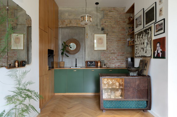 Eklektyzm w stylu vintage. Zaglądamy do mieszkania projektantki ceramiki!