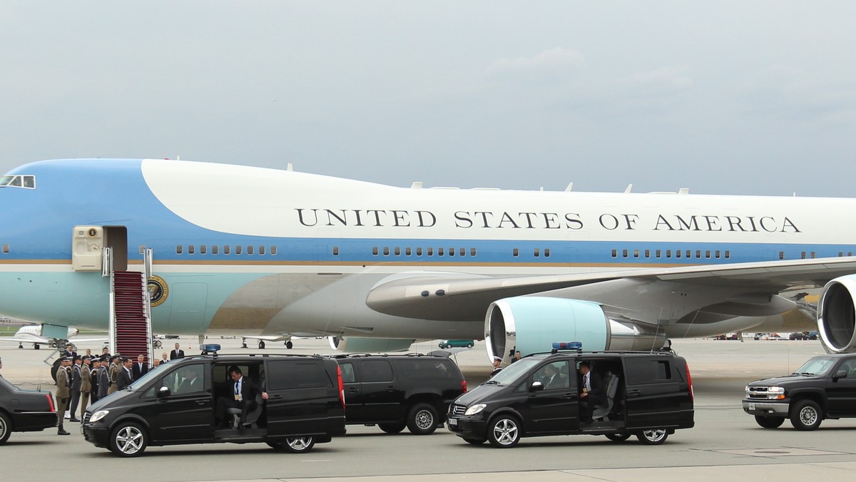 O godz. 16 Air Force One z prezydentem USA Barackiem Obamą na pokładzie odleciał z lotniska Okęcie. Tym samym zakończyła się rozpoczęta wczoraj wizyta amerykańskiego przywódcy w Polsce. Ostatnim jej akcentem było spotkanie z bliskimi ofiar katastrofy smoleńskiej.