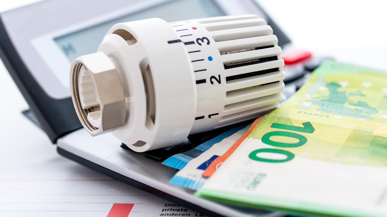 Kto zaplatí účet za teplo? Vláda chce v roku 2027 dotovať ceny energií plošne a pre všetkých.