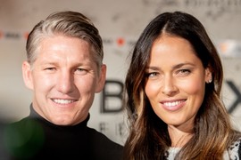 OSTAVIO JE ZBOG ANE i precrtao njeno ime na kopačkama: Ovo je lepa Sara kojoj je Bastijan posle 7 godina veze SLOMIO SRCE NA KOMADE - gori koliko je zgodna