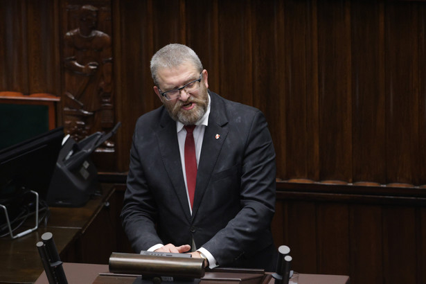 Grzegorz Braun ukarany w Sejmie i przez wyborców