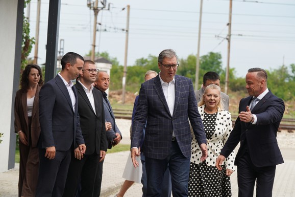 "STVARI U FEBRUARU PROŠLE I OVE GODINE NISU ISTE" Vučić nakon protesta u Novom Sadu i otkrića Tužilaštva da je afera "zvučni top" unapred planirana: "Žao mi je što nisam mogao da zaštitim svoju porodicu"