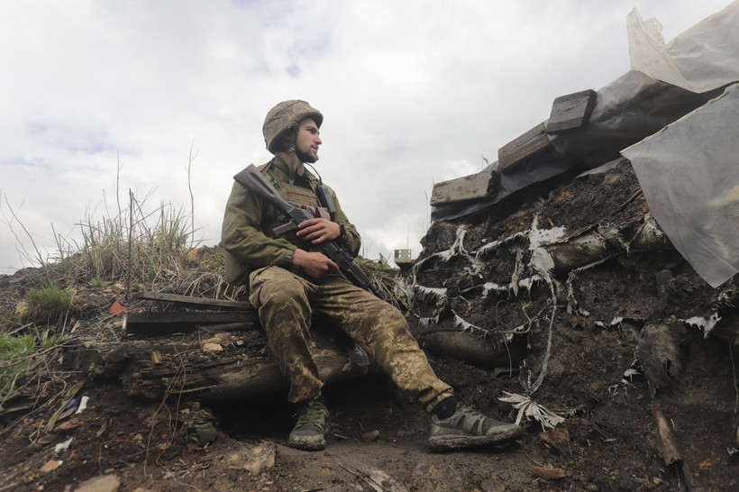 Ukraiński żołnierz w pobliżu Gorłówki w obwodzie donieckim