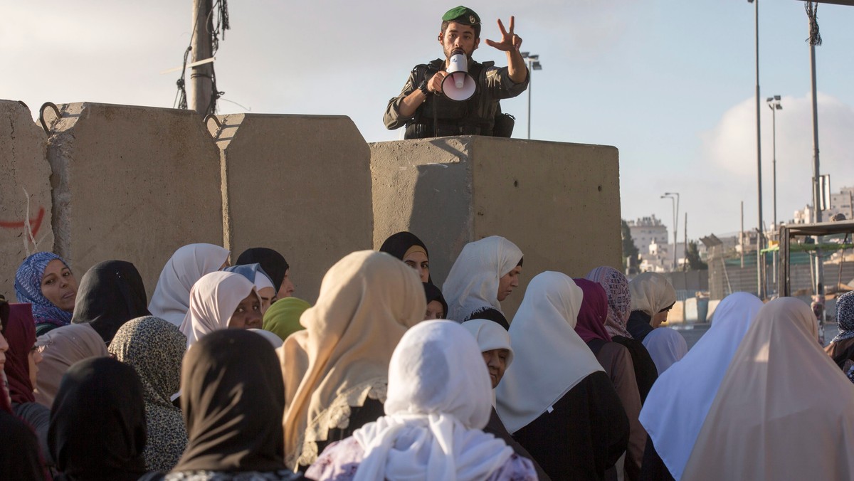 MIDEAST ISRAEL PALESTINIANS (Palestinians head to Friday prayers)