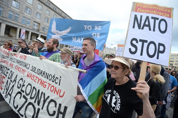 Demonstracja pod hasłem "Pieniądze dla głodnych, nie na czołgi", PAP/Bartłomiej Zborowski