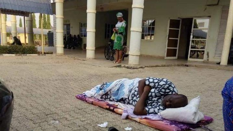 Senator Dino Melaye sleeps outside a DSS hospital on January 11, 2019 (Kayode Ogundamisi)