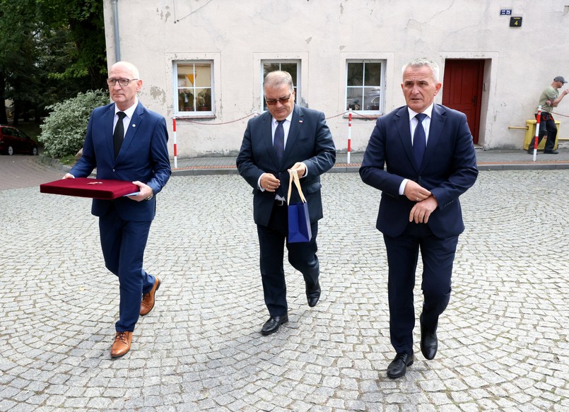 Oficjalna delegacja prezydenta RP na pogrzebie Felicjana Andrzejczaka