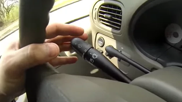 Blikáte svetlami? V niektorých krajinách vás to môže vyjsť draho. 