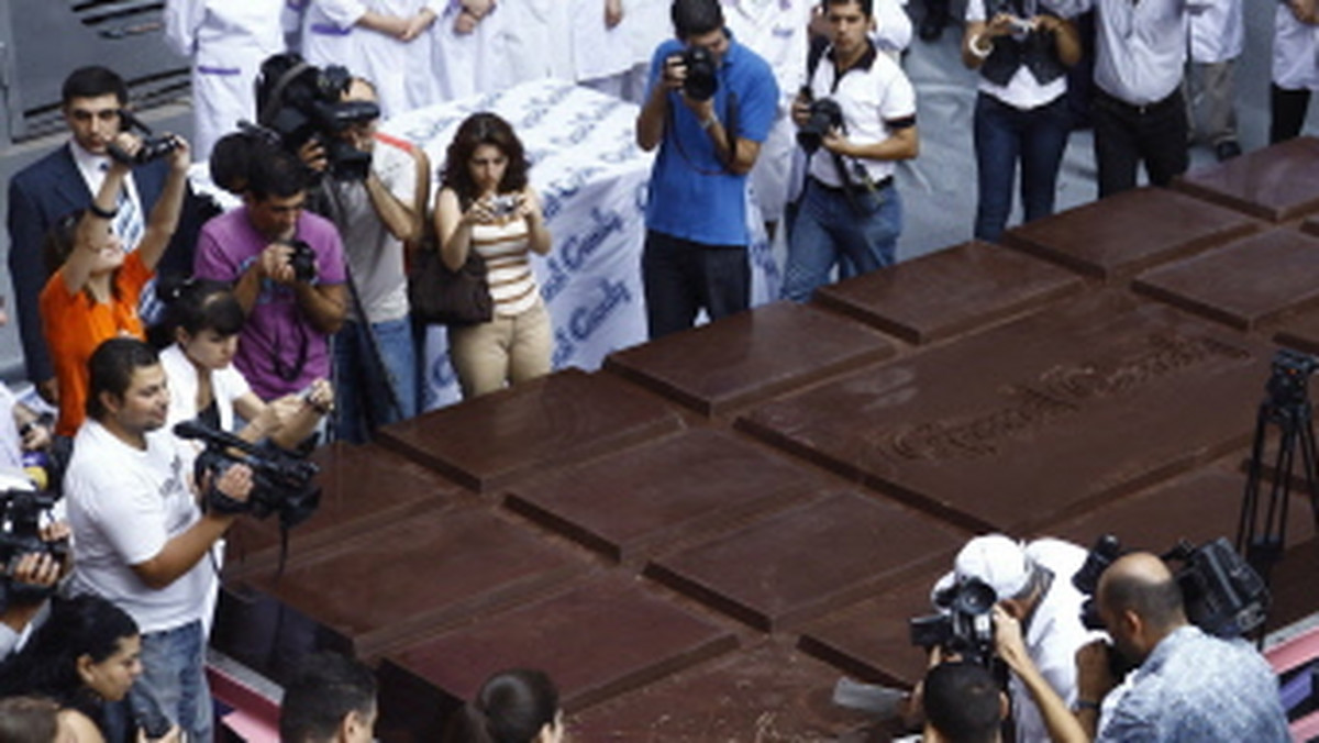 W stolicy Armenii powstała największa na świecie tabliczka czekolady o wymiarach 560x275x25 centymetrów i ważąca aż 4410 kilogramów.