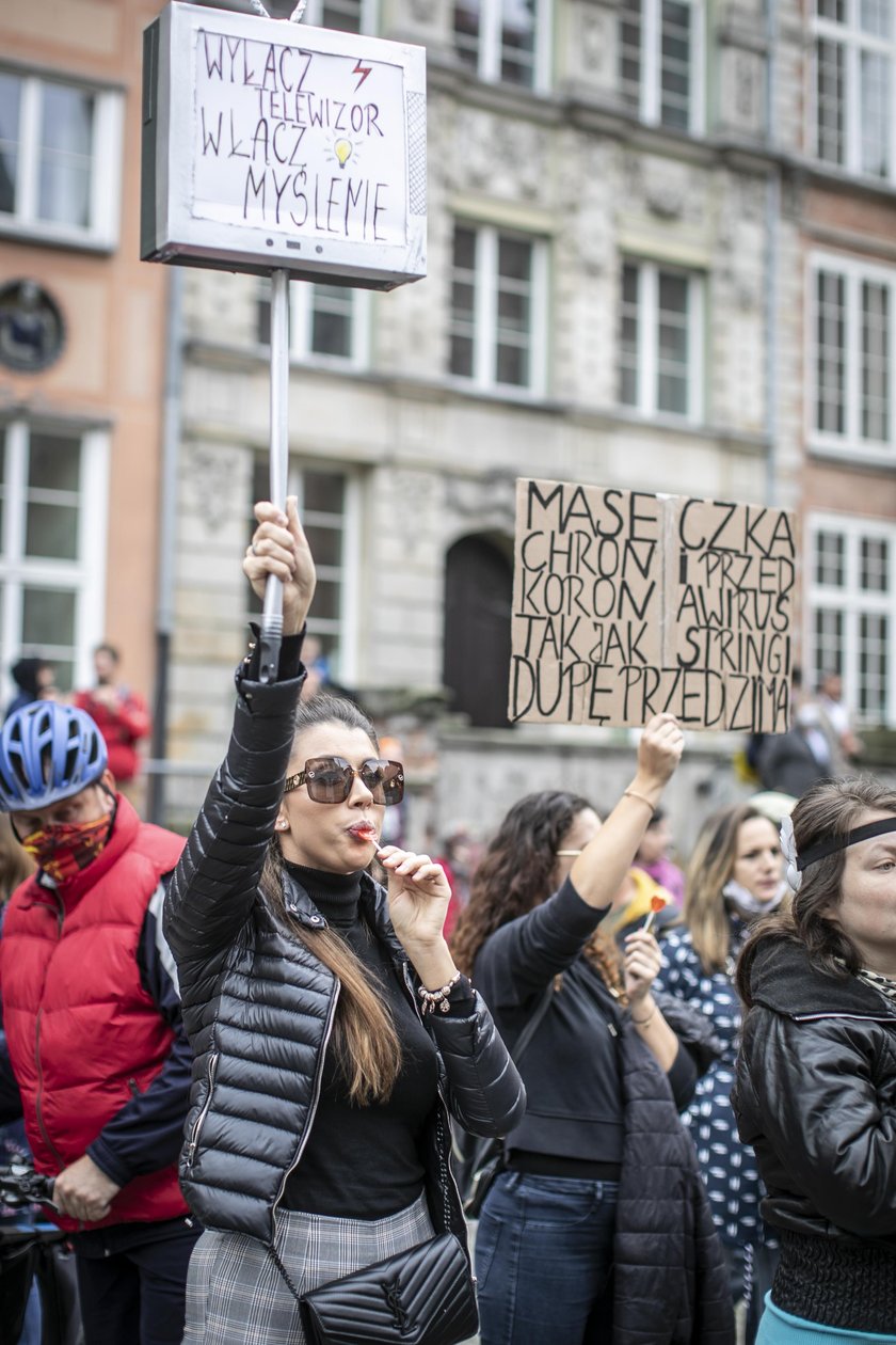 Manifestacja antycovidowców w Gdańsku.