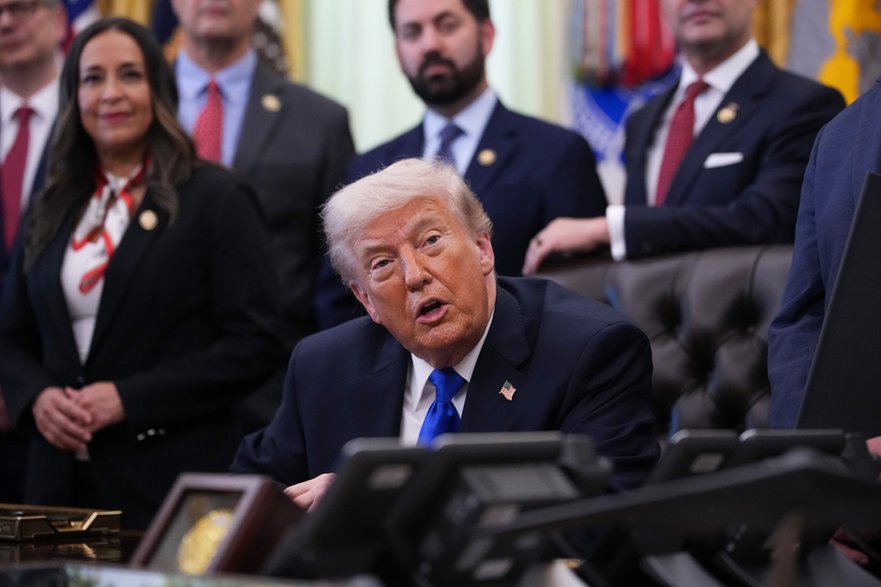 Donald Trump w Gabinecie Owalnym Białego Domu, 30 kwietnia 2026 r.