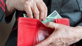 Po waloryzacji to świadczenie dla seniorów wzrośnie o kilkaset złotych. Od marca przelew od ZUS w wysokości 6938 zł