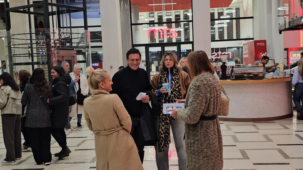 Bane Tomašević u javnosti sa ženom: Jelena bez trunke šminke i u ...