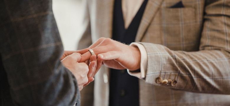 Estonia od 1 stycznia zezwala na małżeństwa jednopłciowe. Właśnie skorzystały z tego 4 pary