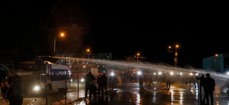 Gruzini protestują w sprawie powtórzenia wyborów. Policja użyła armatek wodnych