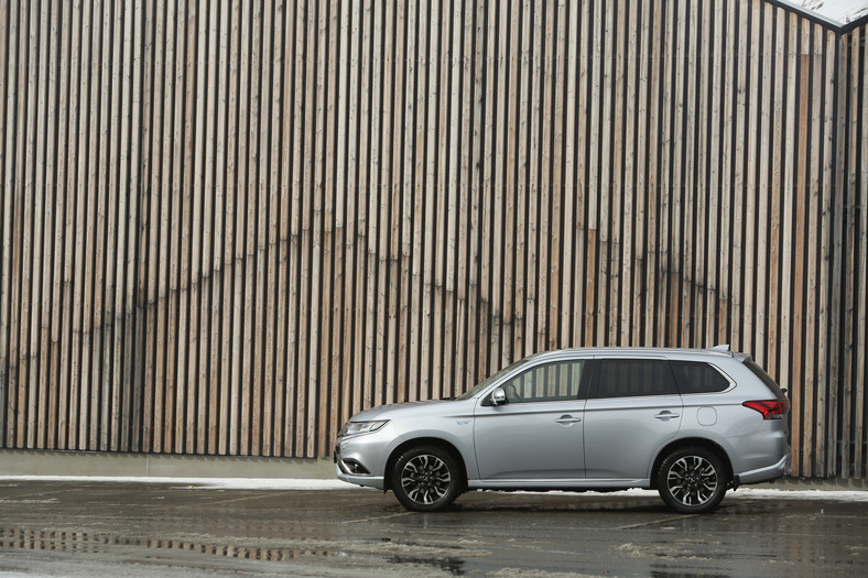 Mitsubishi Outlander PHEV 2017