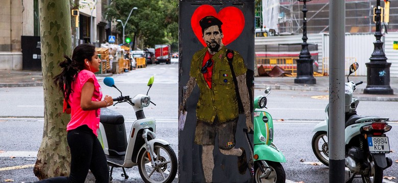 Lionel Messi na graffiti w Barcelonie w mundurze Che Guevary