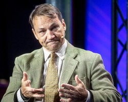 "Kolejny skandal w Brukseli". Holenderskie media zajęły się sprawą Sikorskiego