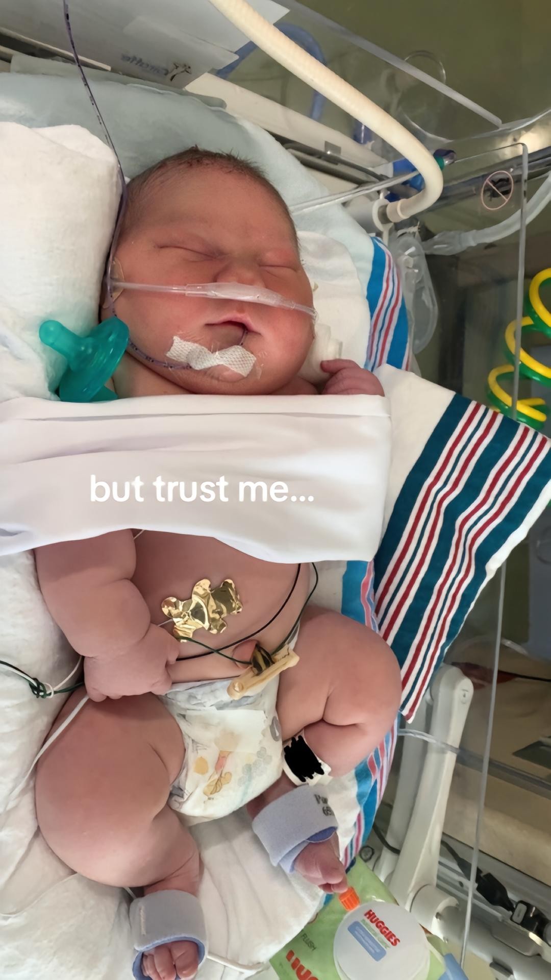 Shelby Martin priviedla na svet rekordného novorodenca.