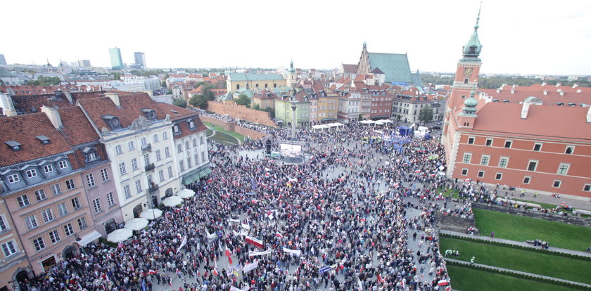 PiS po swoim marszu atakuje telewizję za...